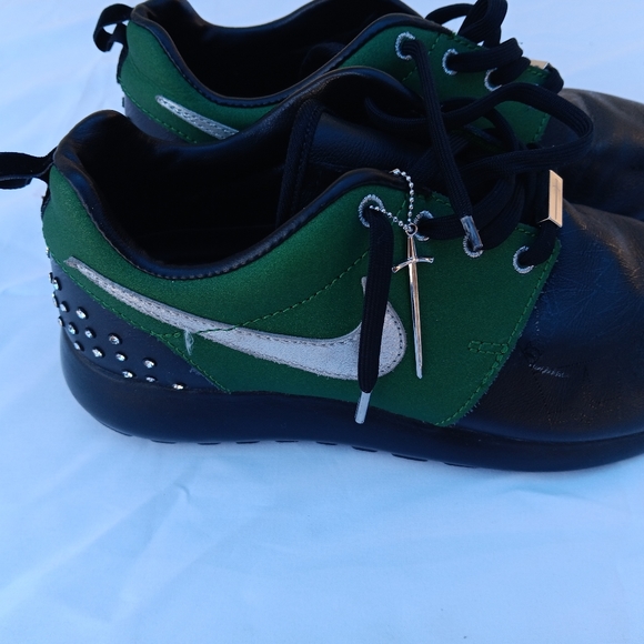 Shoes - Picture 5 of 7